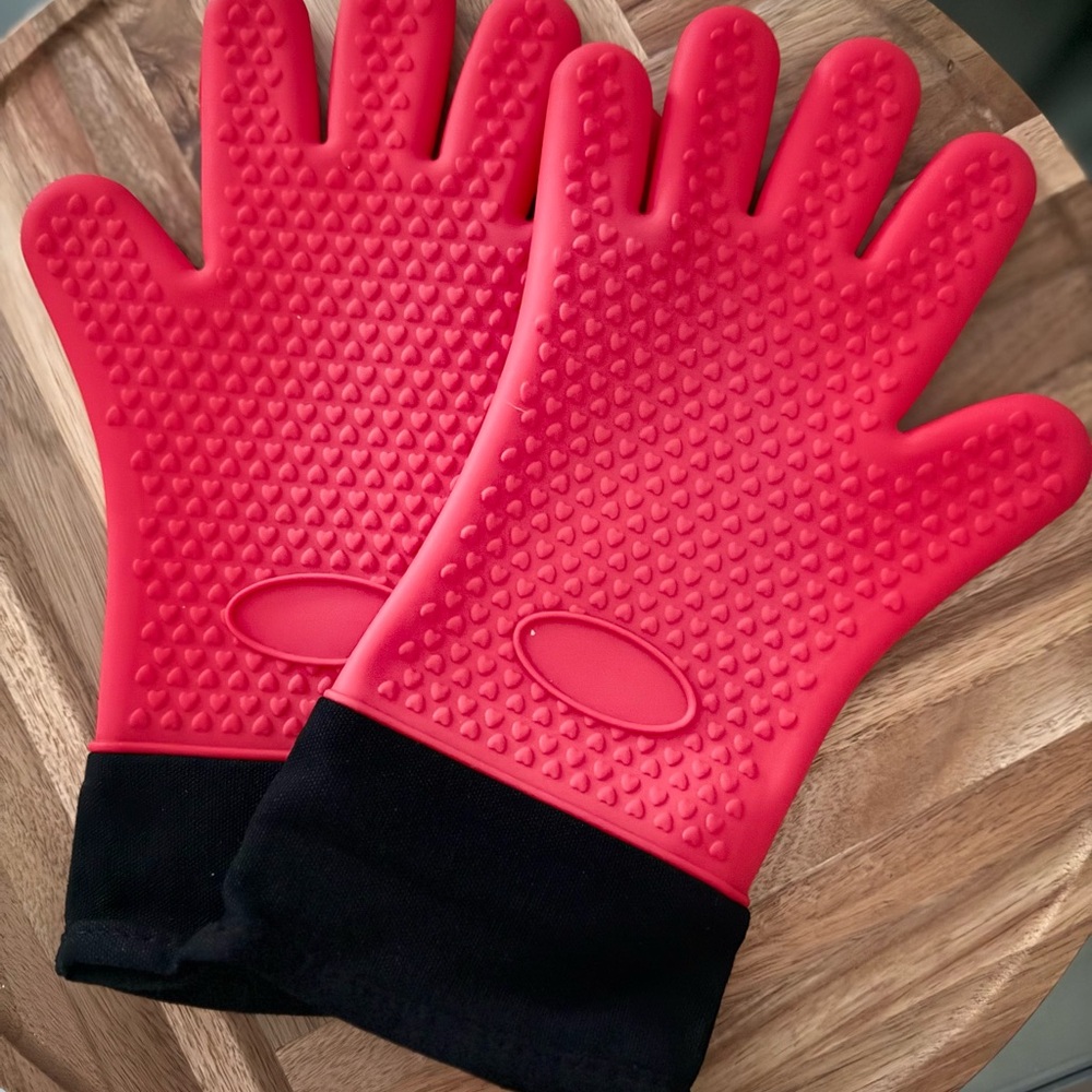 Red Silicone Oven Mitts – Heat-Resistant Kitchen Gloves
